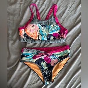 Girl’s Athleta Paradise Splash Bikini Size: XL (14)